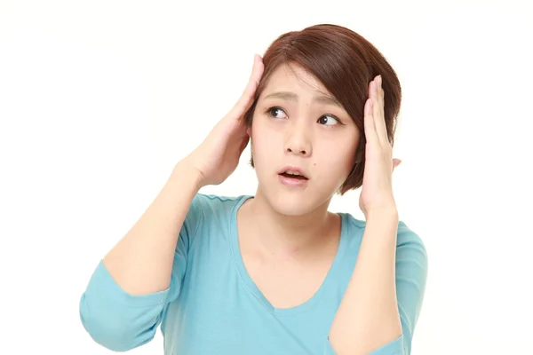 Young Japanese woman shocked 　 — Stockfoto